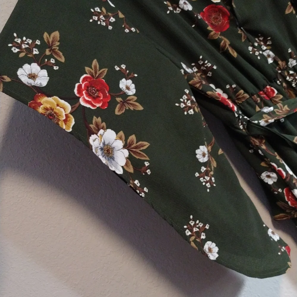 SIMPLEE FLORAL DRESS - Picture 7 of 11